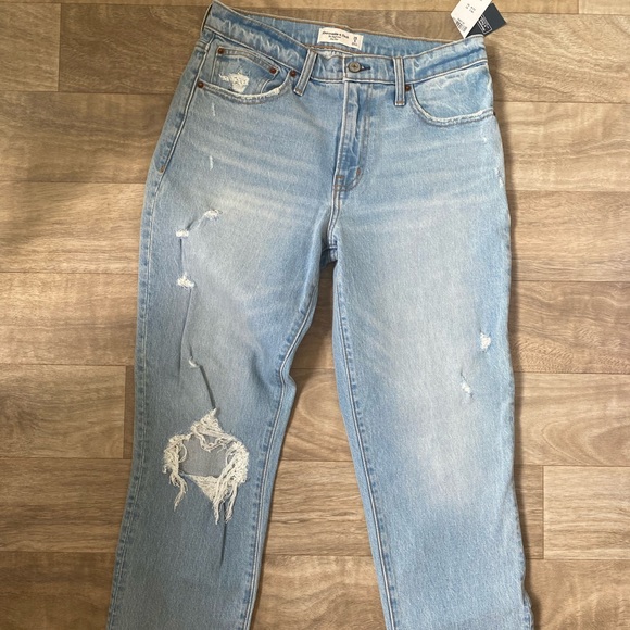 BNWT abercrombie jeans!! brand new - Picture 2 of 3